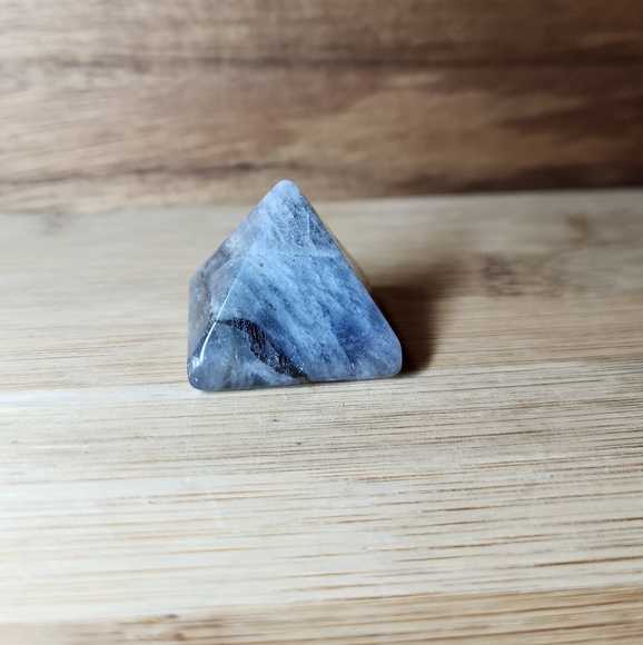Labradorite Pyramid - Picture 5 of 5